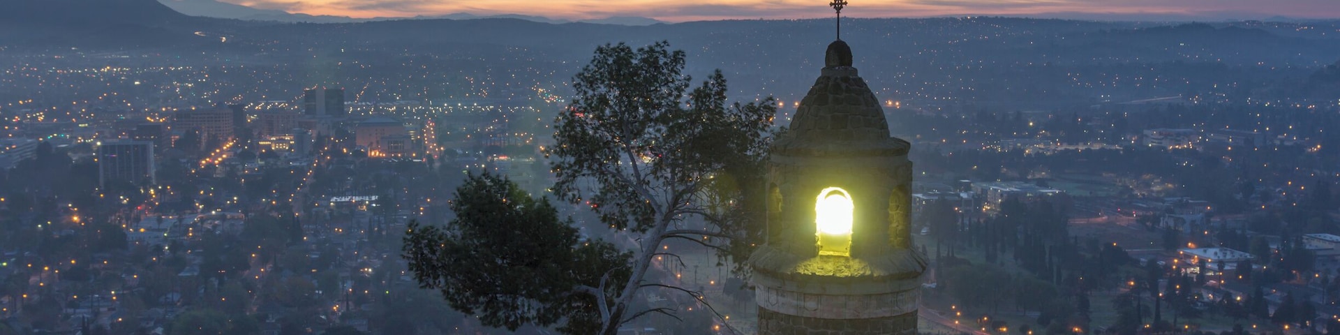 Went back to Mt Rubidoux this past weekend to get a better photo then the last time I went here this time I got some color in the sky. This is a great hike with some stunning views of the city and with the peace Bridge and a big cross sitting at the top of the mountain 
#hometown
#bvsexplore
