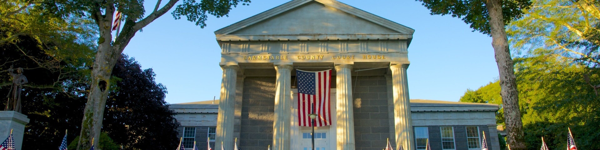Barnstable que inclui um edifício administrativo
