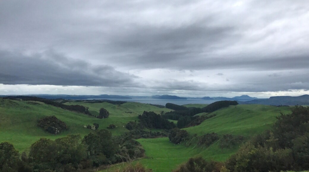 A lookout for the day, drove down and camped down at a spot beside the lake for the night 😊