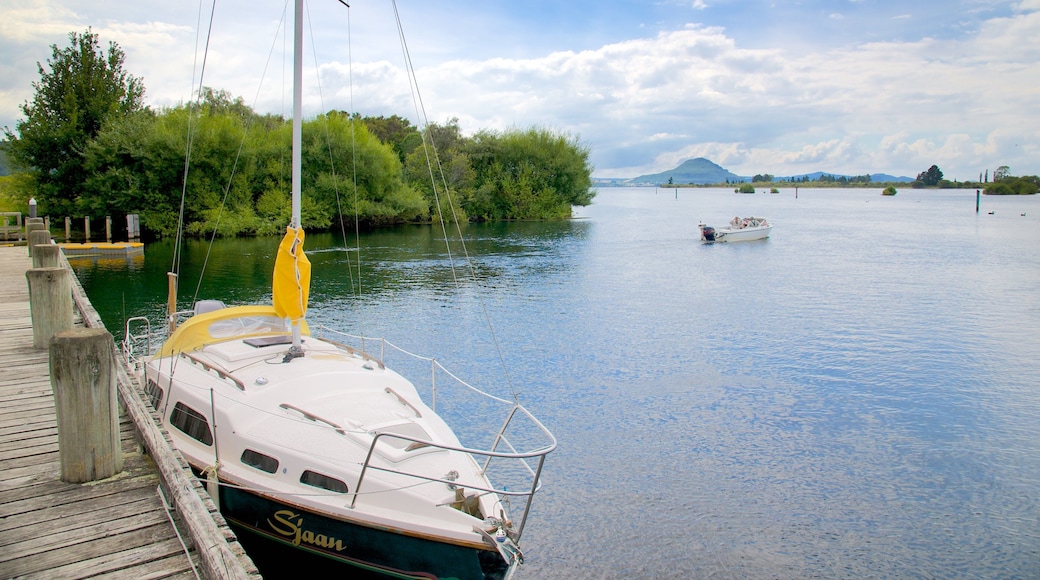 圖朗基 其中包括 海灣或海港 和 湖泊或水池