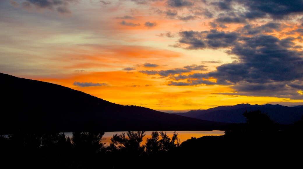 圖朗基 呈现出 山水美景 和 夕陽