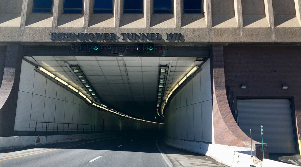 Wow — our ears are popping!
Westbound on I70, Eisenhower Tunnel at 11088’ elevation.
#Colorado
(Oct 2017)