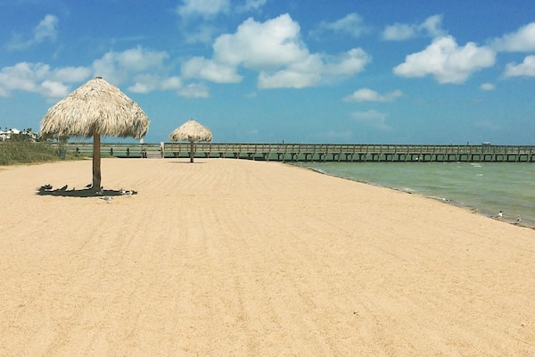 I tell ya, South Texas isn't exactly known for their beaches. However, Rockport Beach is quite lovely, with a long sandbar and not overly crowded. Nice place for a peaceful getaway!