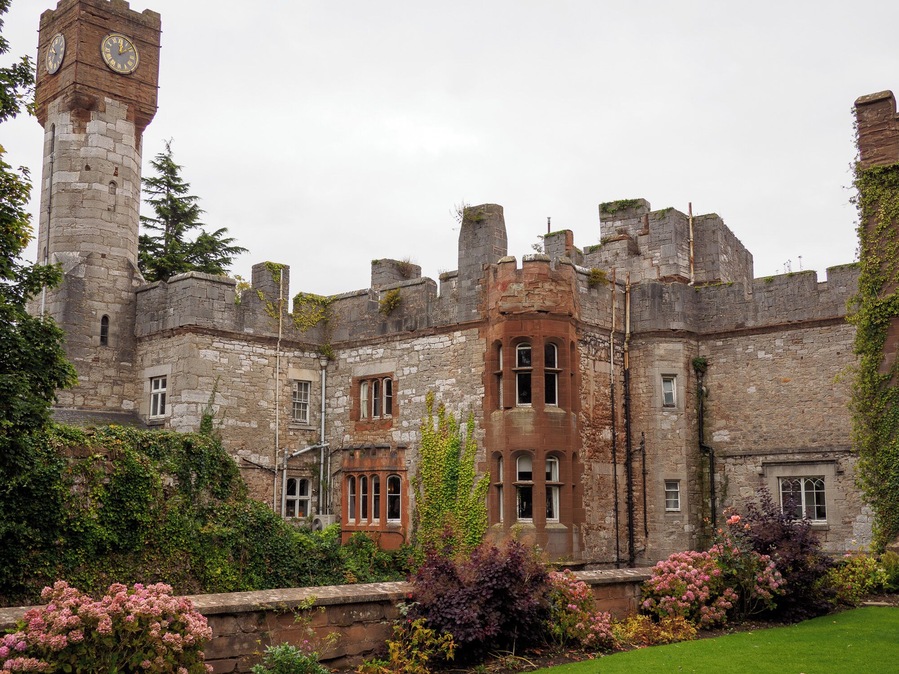 Ruthin Castle courtyard