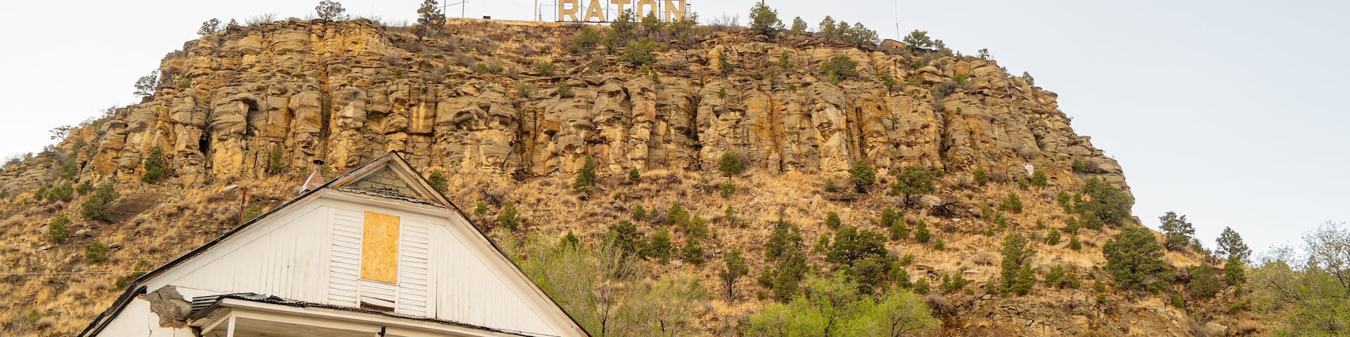 Overcast view of the Raton star