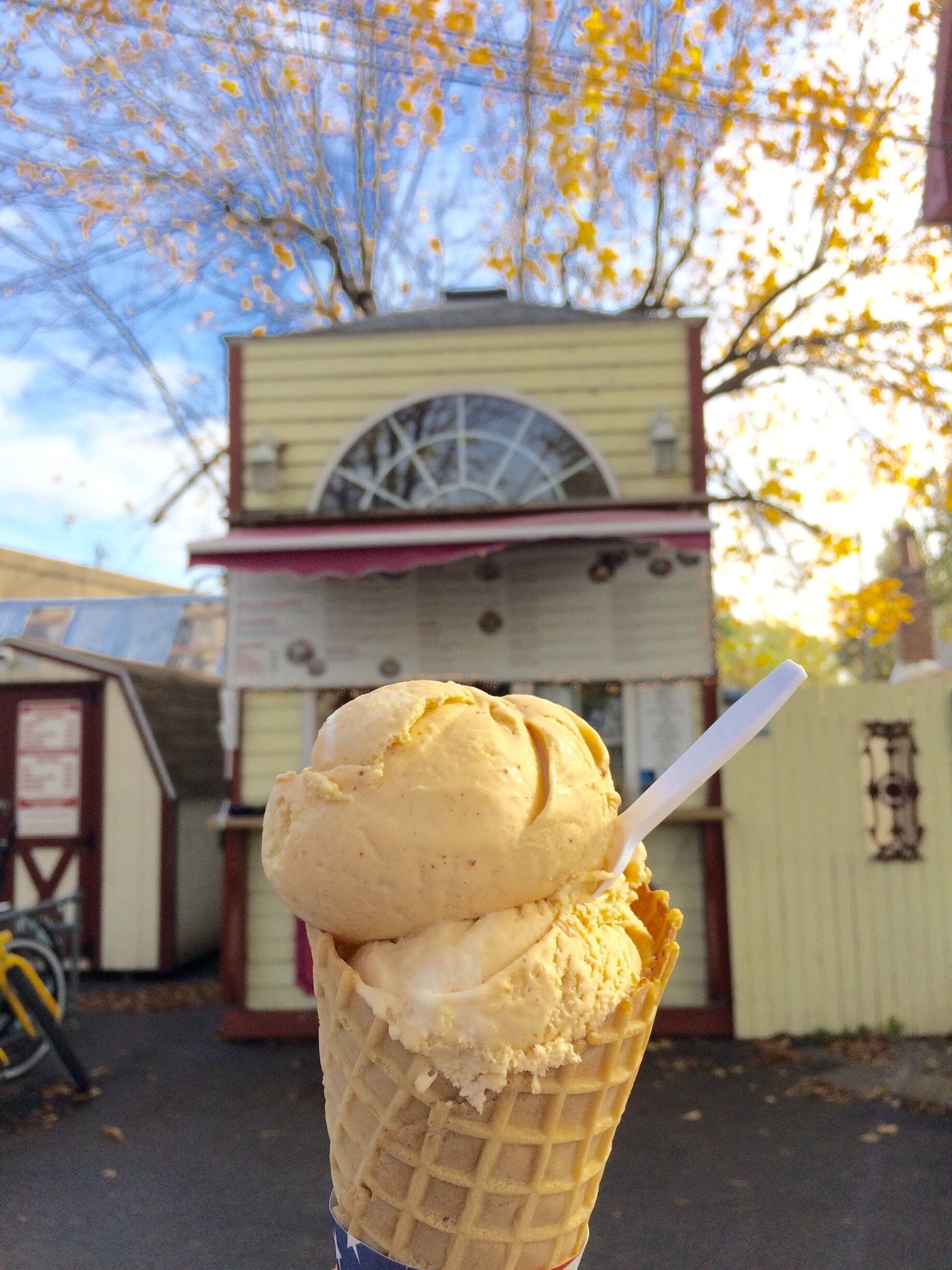 Excellent ice cream. Try the pumpkin. Overlooks the Ohio River. 