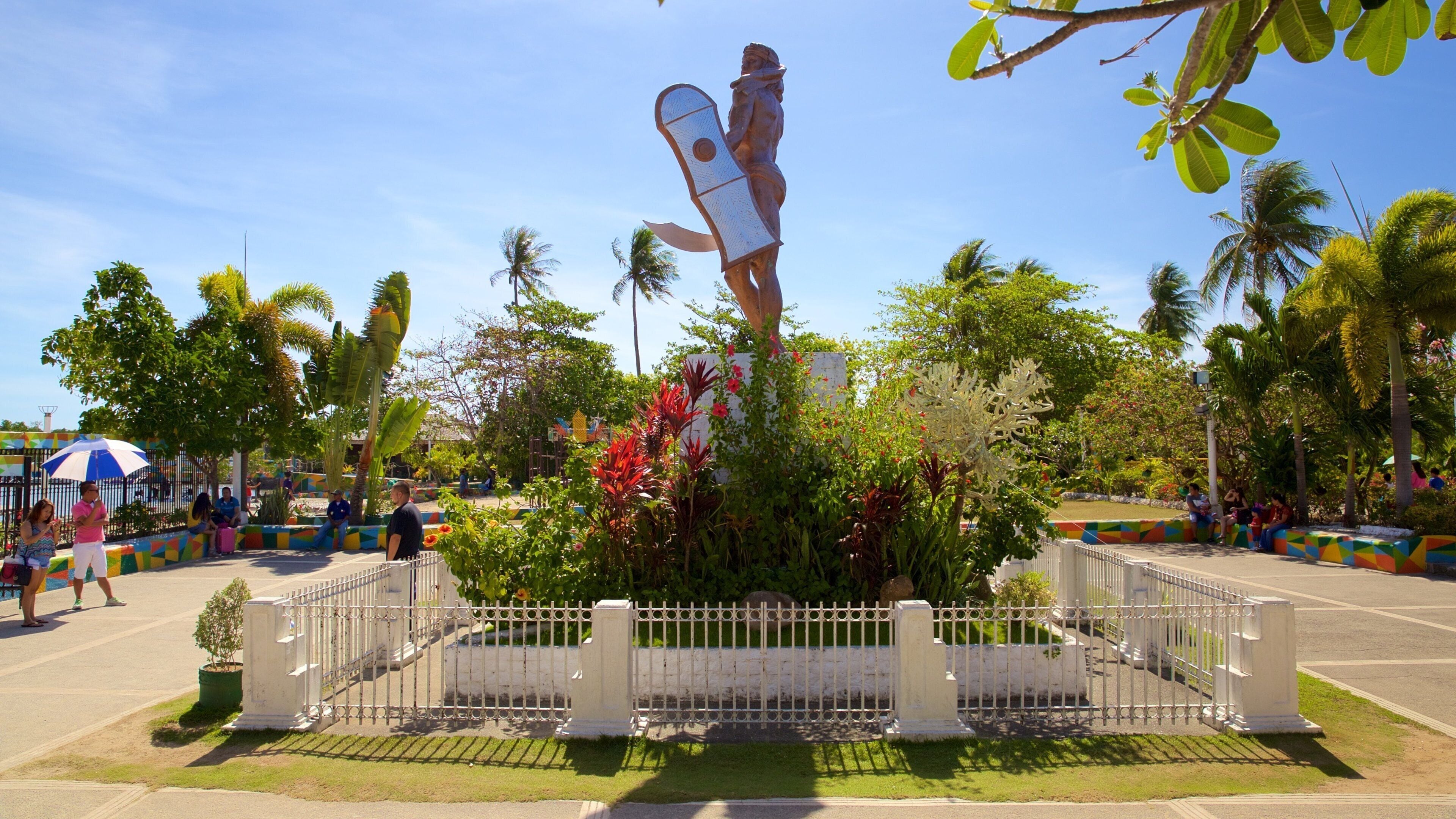 Lapu Lapu mit einem Statue oder Skulptur und Park