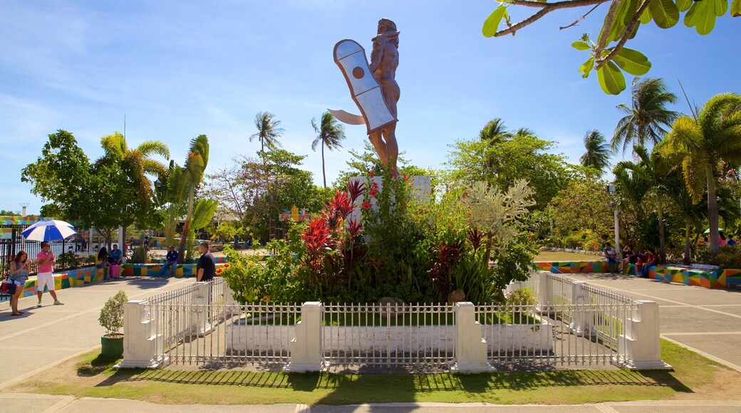 Lapu Lapu mit einem Statue oder Skulptur und Park