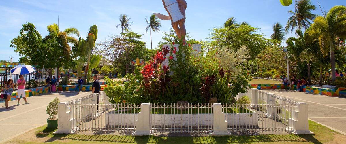 Lapu-Lapu ofreciendo una estatua o escultura y un parque