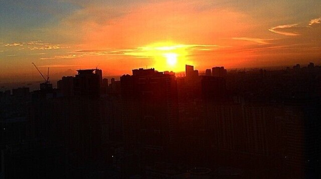 The sunset in Manila Bay as seen from the 41st floor of Rufino Pacific Tower in Makati City. Manila Bay is one of the best place to witness the sunset in Manila. You may go jogging in the bay area. #Manila #Makati #GoldenHour