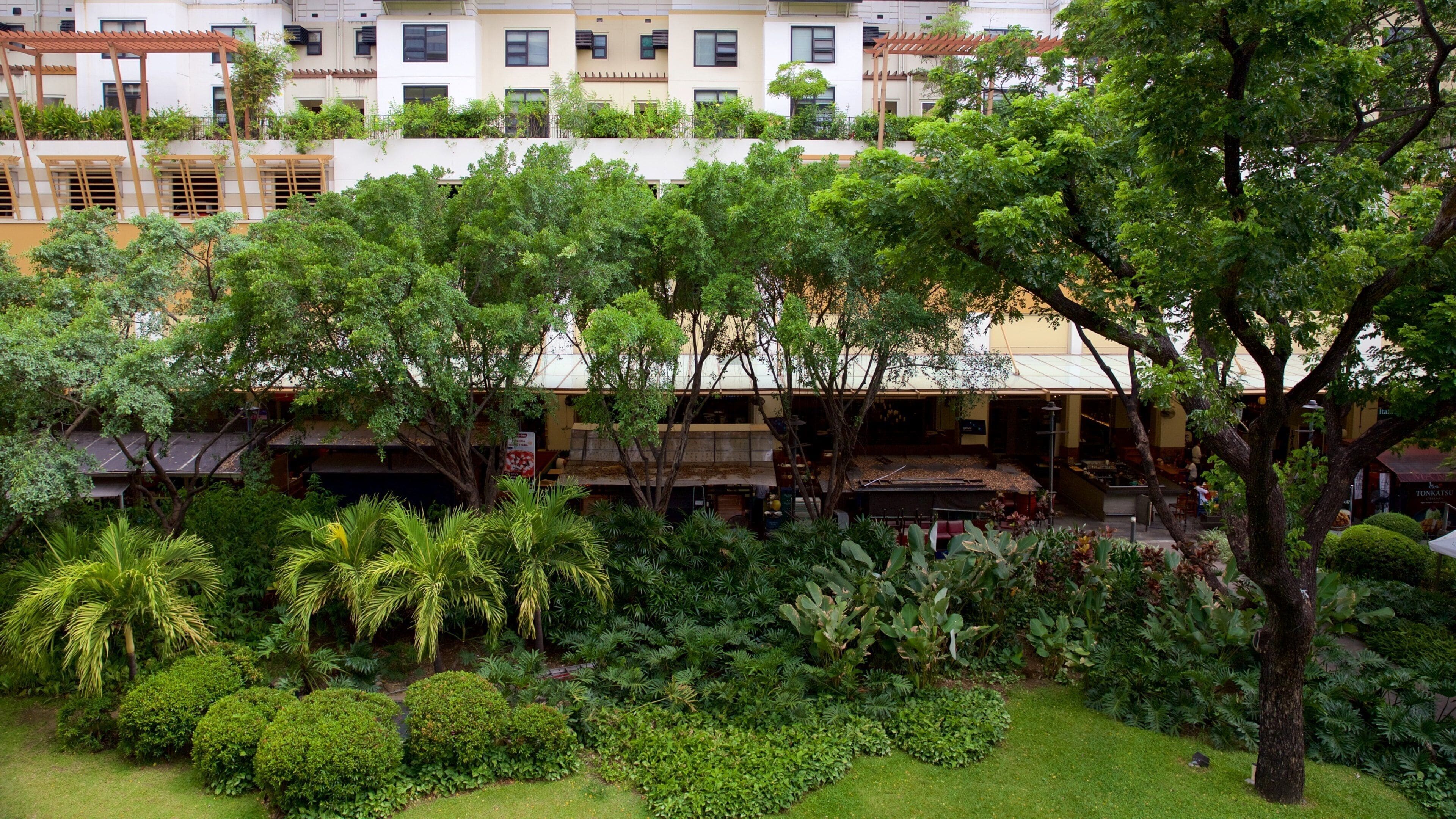 <h2>Top romantic accommodations in Makati</h2>