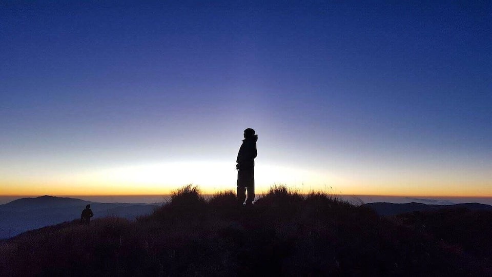 A beautiful moment captured a few meters below the summit of Mt Pulag (Philippines) while the sun was setting.
#Blue
