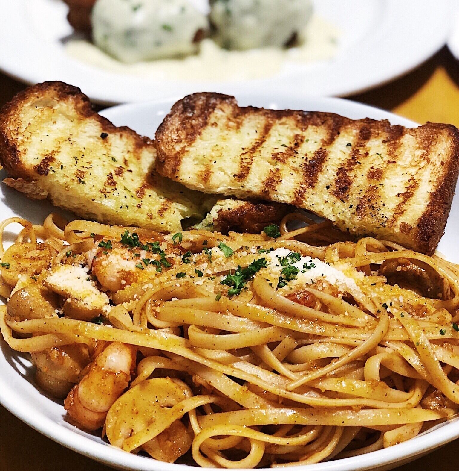 This Pasta con Gambas may look simple but this dish packs a punch! Linguine pasta sautéed in shrimps, mushrooms, and olive oil. The simpler, the better #TroverFoodies
