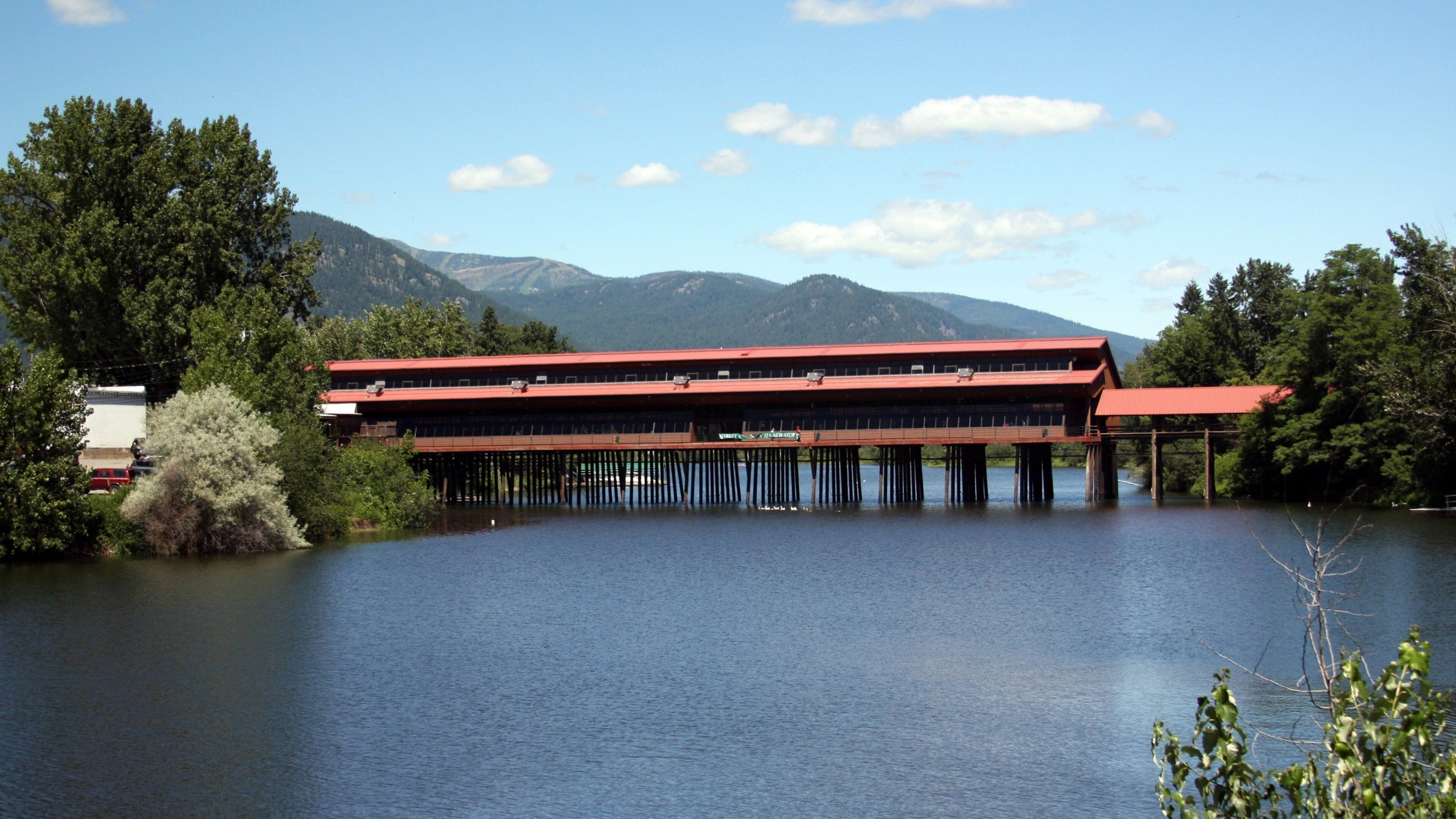 <h2>Top places to stay near the water</h2>