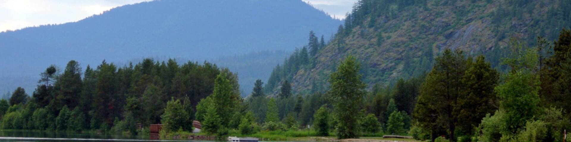 Sandpoint showing a lake or waterhole, tranquil scenes and mountains