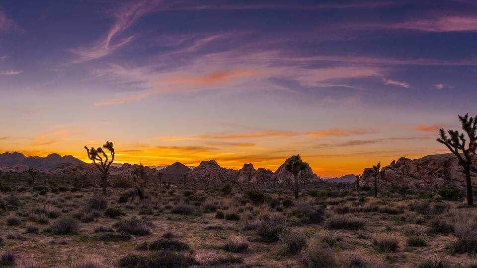 Wispy sunset over Hidden Valley
