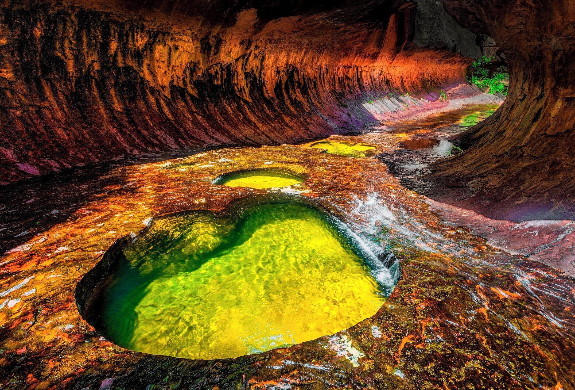 got around to editing a subway shot looking down the cliff. if you go in the evening or early morning you can get a beautiful glow, also assuming you can get a good day, which I did not. 
