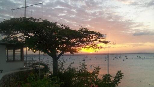 Best sunset & Cheapest Sundowners in Dar🍹🍺🌅
(Maybe not the best photo...)