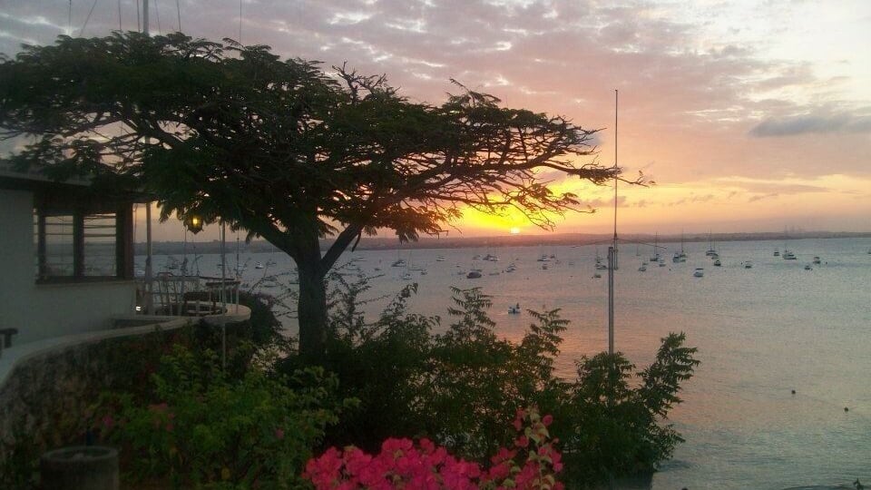 Best sunset & Cheapest Sundowners in Dar🍹🍺🌅
(Maybe not the best photo...)