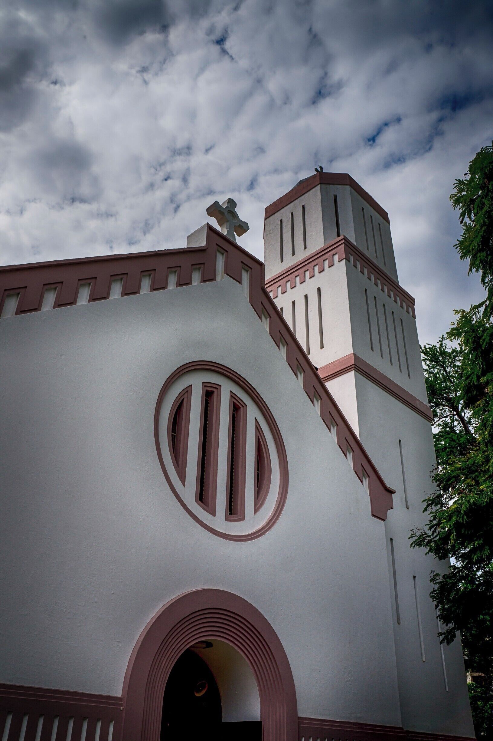 Visiting St. Alban's Anglican Church, Dar es Salaam (Tanzania) 

http://bit.ly/1K6sIK2
