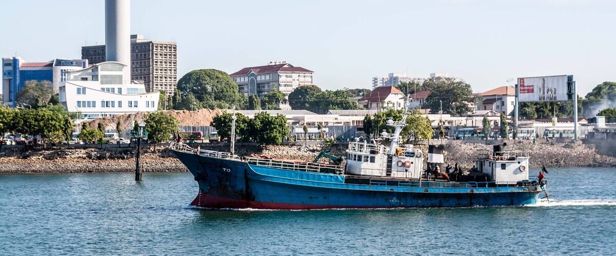 A boat returns to port in Dar Es Salaam, #Tanzania 🇹🇿, as I head out on the ferry to #Zanzibar. Part of an #overland trip across Southern #Africa.
#LifeAtExpedia
