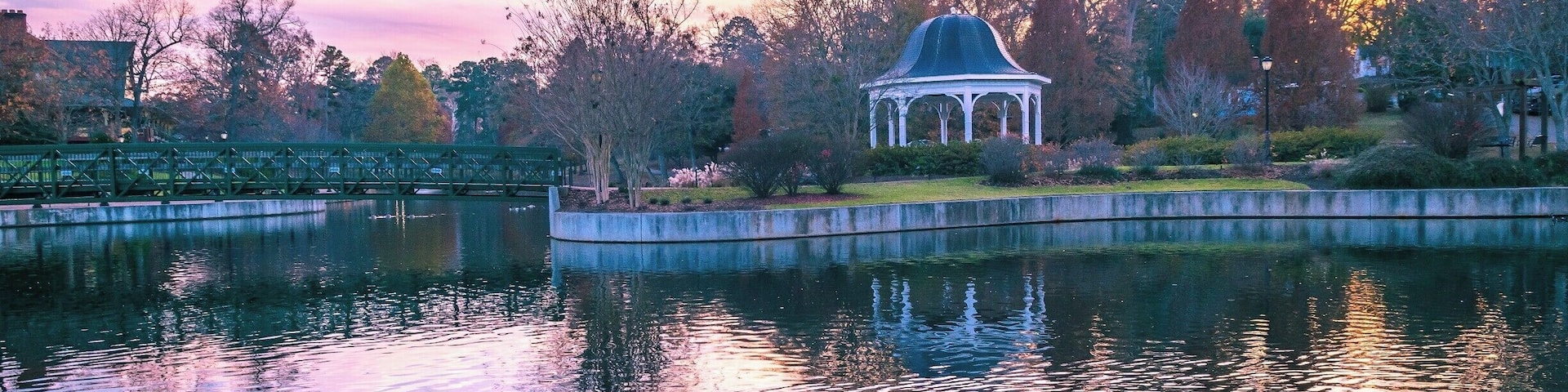 Hidden gem of Spartanburg. Beautiful park with nice trail around the lake to go walking or dog walking and big playground for the kids. good for all ages