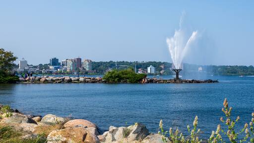 Centennial Park Waterfront Fountain on Shore of Kempenfelt Bay, Lake Simcoe in summer time, Barrie, Ontario, Canada.