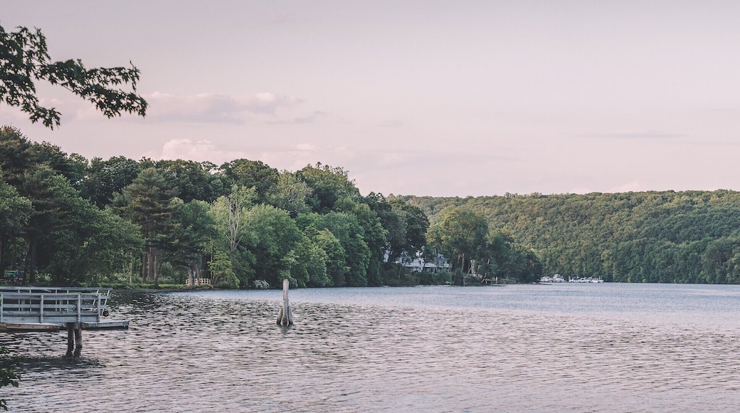 Popular spot for fishers and some people boat to Wooster Island, which can be seen from the park. I believe there's a boat ramp south of the park.
I'm planning on going back in the fall for the fall foliage and maybe do a long exposure to smooth out the water.