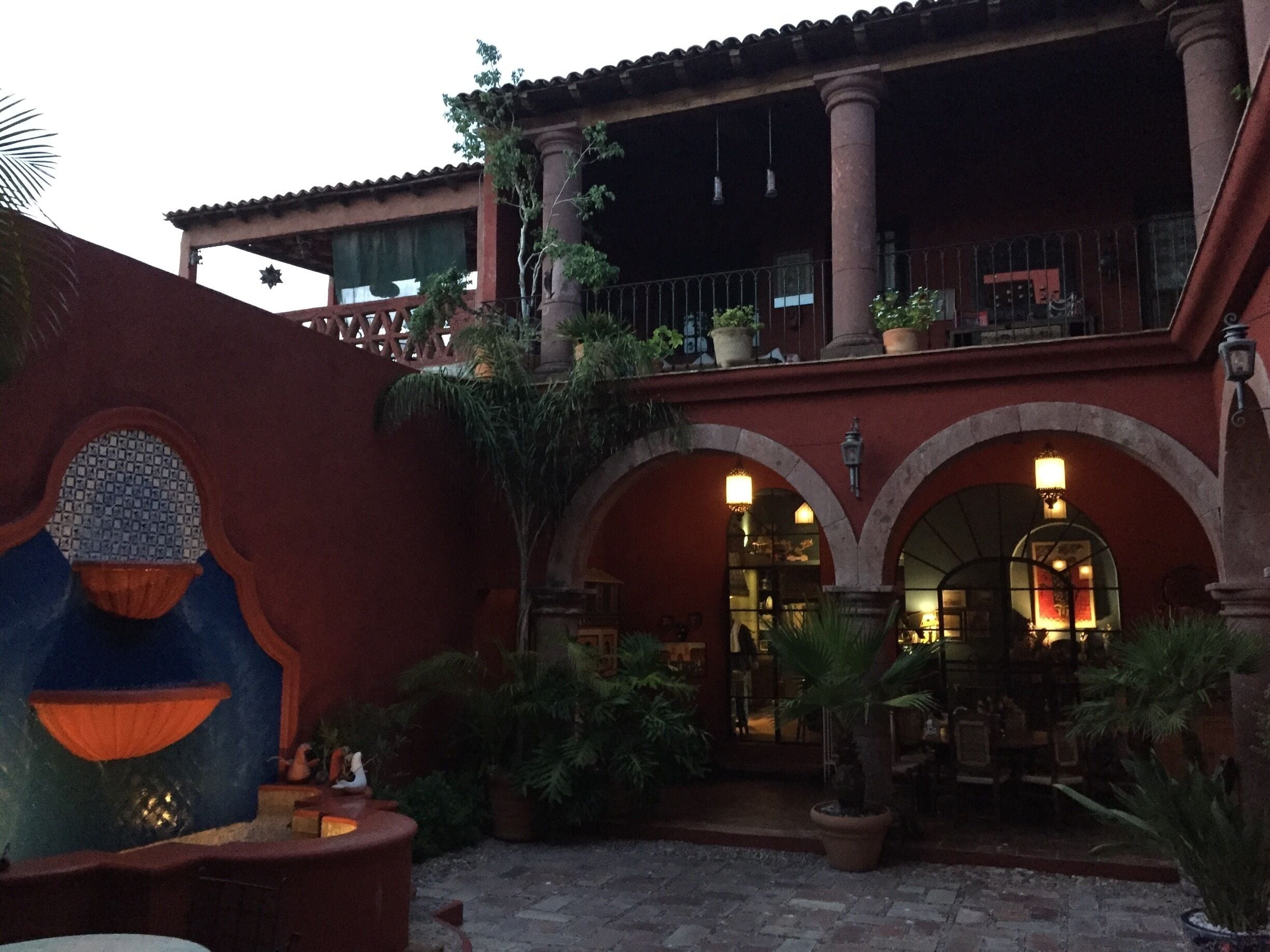 Fantastic warm B&B in a sprawling home loaded with artifacts and history and many nice spots to sit and enjoy the view of San Miguel.  Heidi & Bill are so knowledgeable and will set you up with great adventures after you enjoy a hearty Mexican breAkfast and ample coffee.  Special place. 