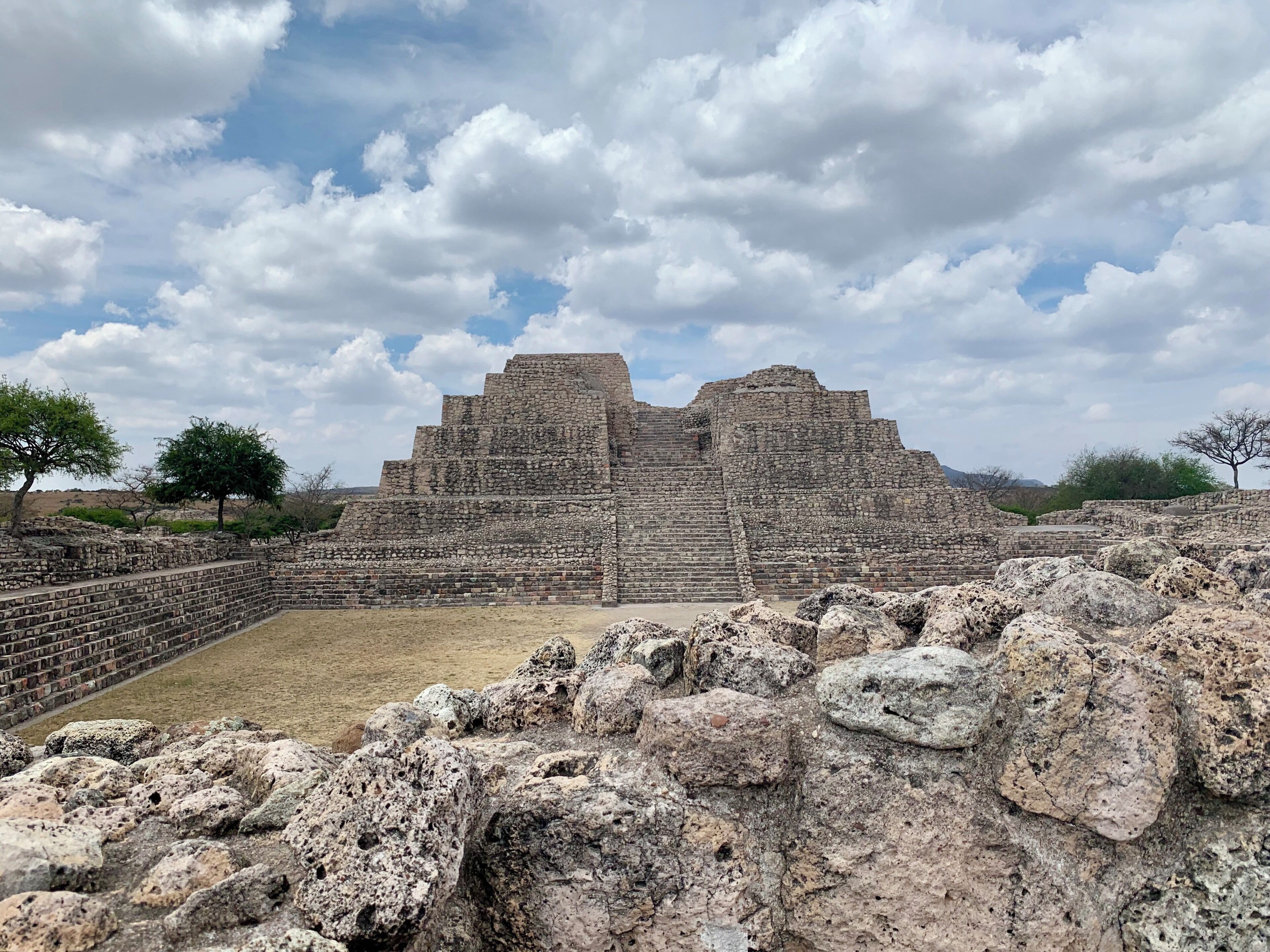 If you happen to be in San Miguel de Allende, I’d recommend a trip out to the Canada de la Virgen archaeological site. It’s a very impressive set of Otomi ruins next to a beautiful high desert canyon. We took a tour with a local anthropologist and learned a wealth of information about local indigenous culture. The traffic in and out of the site is closely monitored in an effort of preservation for this site. Only 55 people are allowed in per hour, which lends itself to a more personal experience. Definitely worth a stop. Look up the Airbnb experience with Alberto. #Mexico #ruins #pyramids #anthropology #archaeology #SanMiguel #indigenous #Otomi