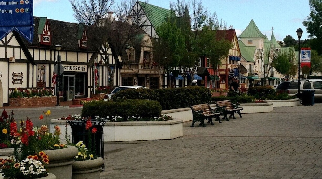A charming, but touristy, Danish town we stopped at on our drive down the Pacific Coast Hwy. It's a great place to stop for lunch, or dessert. We only spent about 1.5 hours wandering the streets before we continued our drive.
For more info, please visit http://thetradingtravelers.com/california-dreamin-driving-the-pacific-coast-highway/