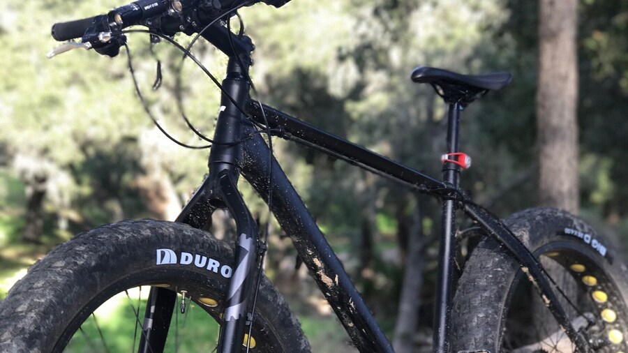 This park is a great place to visit! Lots of beautiful trails to walk or ride, play grounds, tennis and even a skate park. Highly recommend some time here to escape the crowds of the main streets. Be aware...closed promptly at sunset or 5pm.