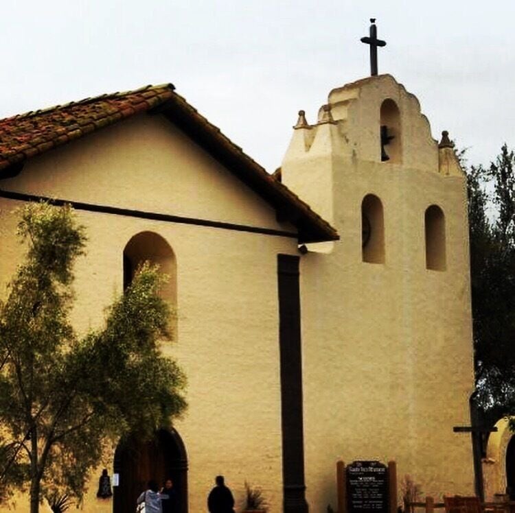 #travelbug #santaynez #californiamission #solvang #california #usa #northamerica #facade #architecture #colonial #church