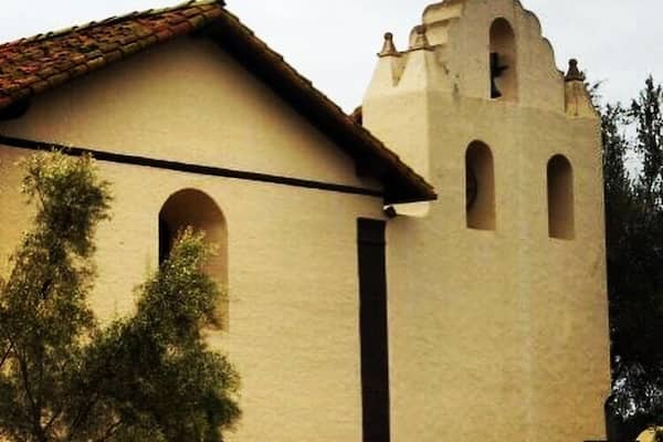 #travelbug #santaynez #californiamission #solvang #california #usa #northamerica #facade #architecture #colonial #church