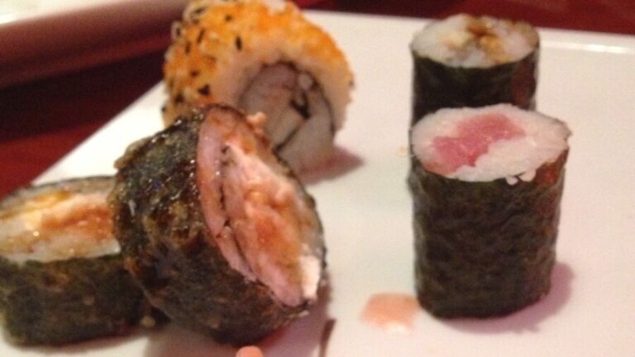 Oh Nom! for whatever reason the dining room was empty when we walked in. The ambiance & service was charming enough