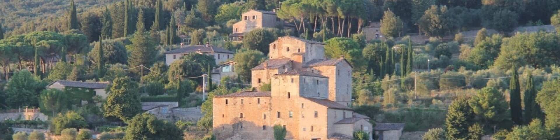 Tuscany countryside, around Sienna is magical, even more when sunset is coming. The lights of the summer evening are warm and marvelous