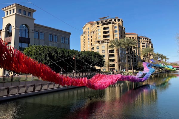 Made from over 50,000 colourful and metallic streamers attached to monofilament. Public exhibit at the waterfront in Scottsdale.
#LikeALocal