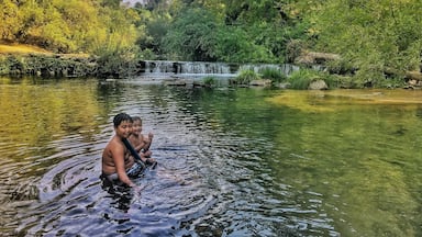 Nice, quiet park in Ben lamond. Excellent place to walk your dog, swim by creek or have a picnic.