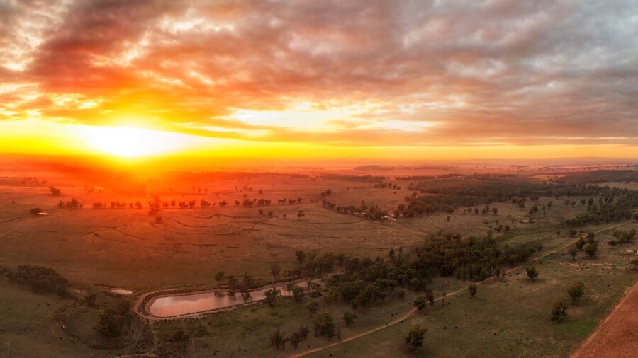 D Dubbo close Plains sunrise pan