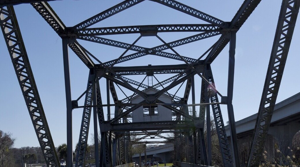 The park is mainly a boat launch, but the old 17-92 swing bridge is part of the park and makes an excellent spot to watch boats and wildlife. Boat traffic funnels under the railroad drawbridge next to the park. There's an osprey nest on the drawbridge and the birds have to move from one side of the nest to the other when the bridge goes up.