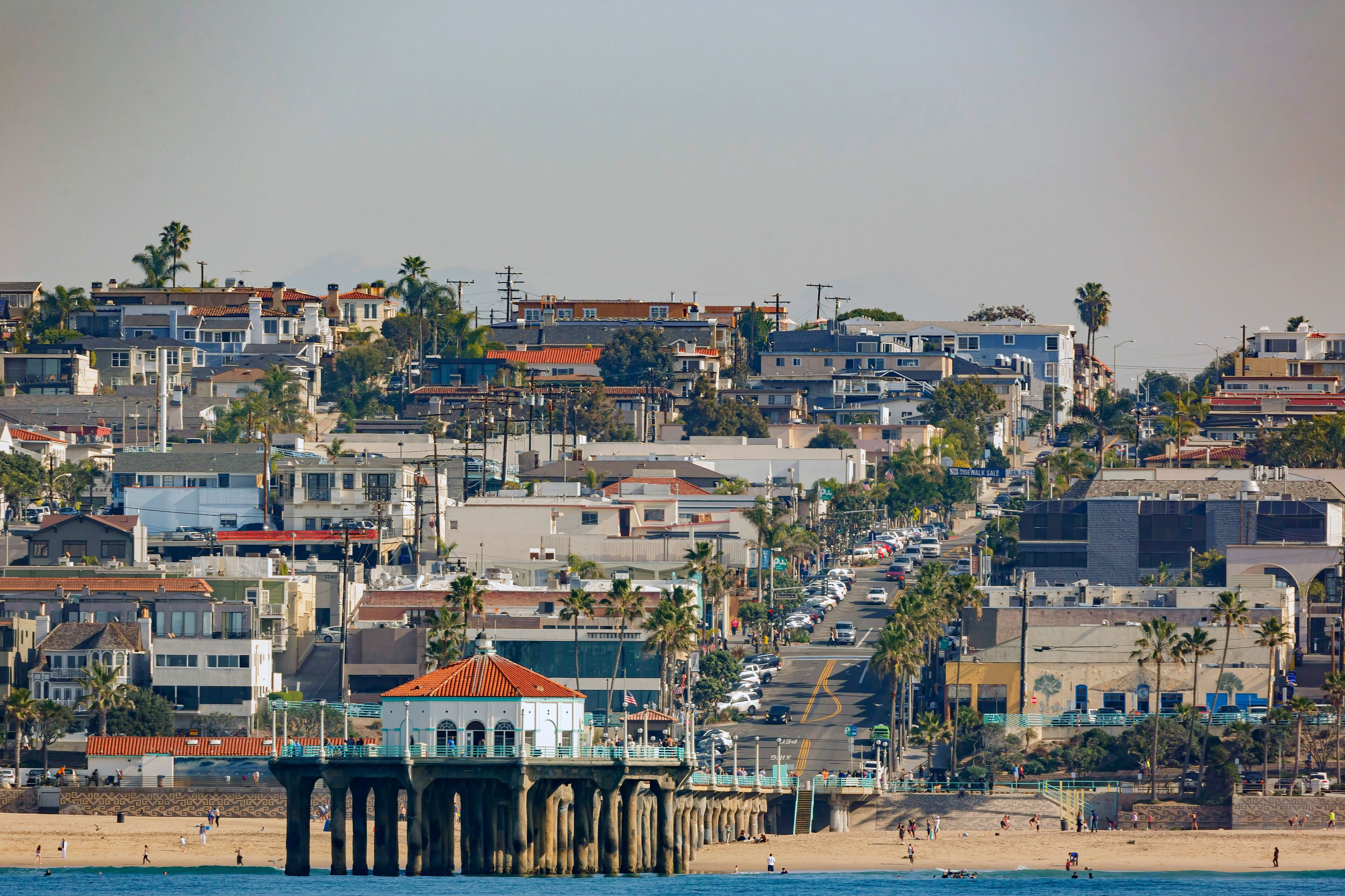 Morning view of the shore near Manhattan Beach and Redondo Beach