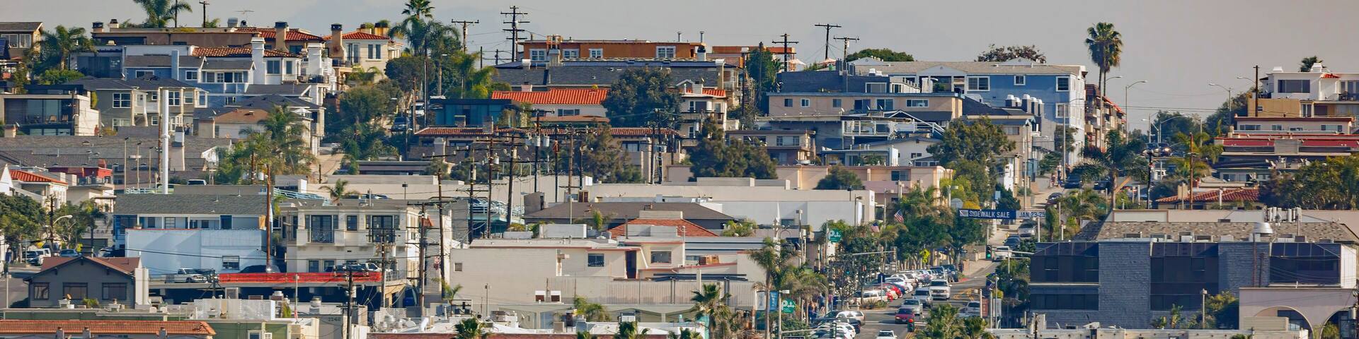 Morning view of the shore near Manhattan Beach and Redondo Beach