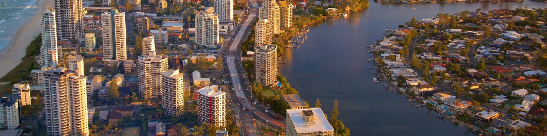 Surfers Paradise showing a skyscraper, a coastal town and a river or creek
