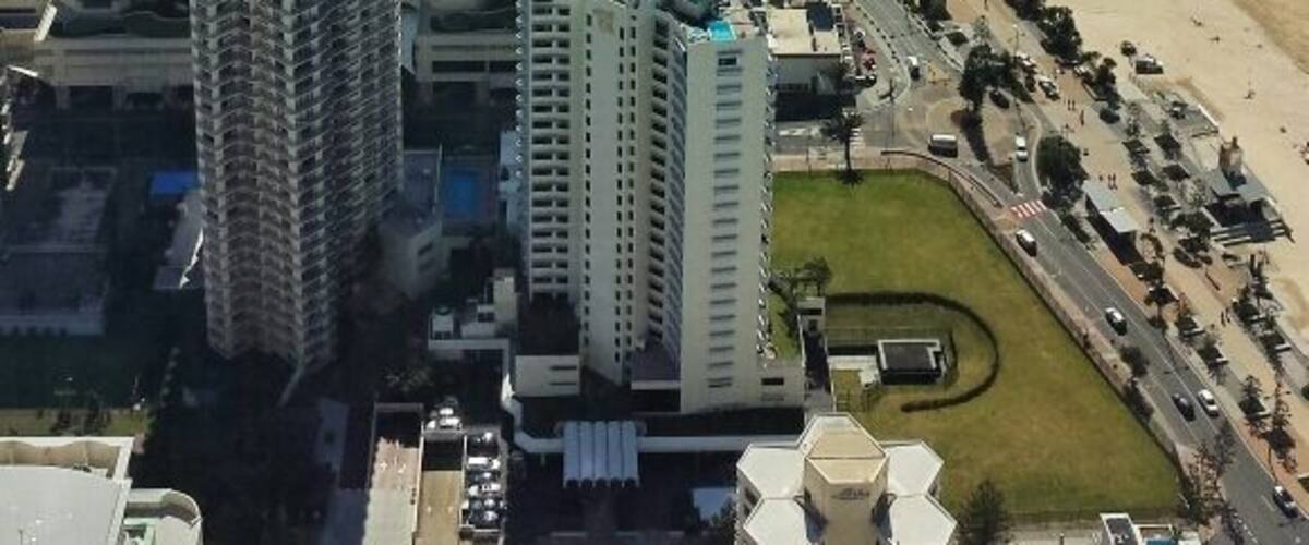 It's worth doing the Skypoint climb and then enjoy a drink on the observation deck after. Disk would be the best time to get daytime, sunset and night time views.
The views are awesome! !!