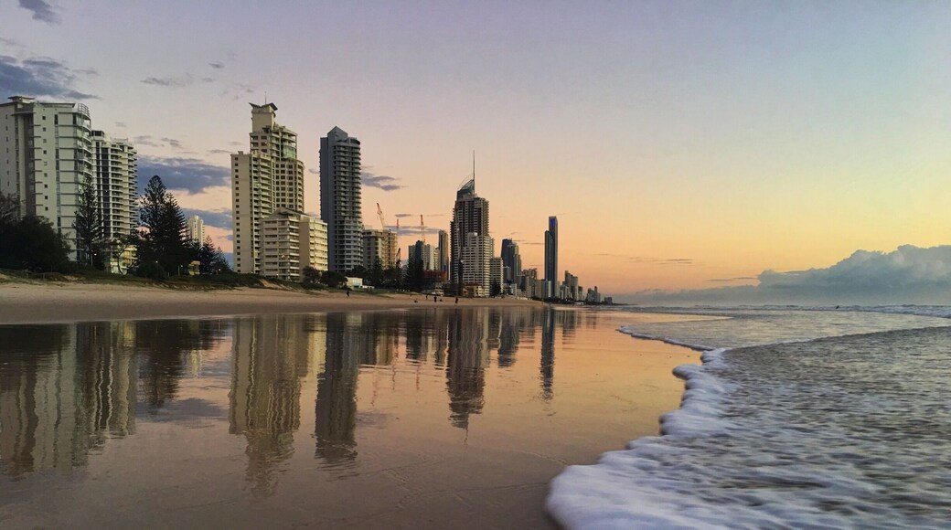 Surfers Paradise not only good for surfers but also for great sunrises. #australia