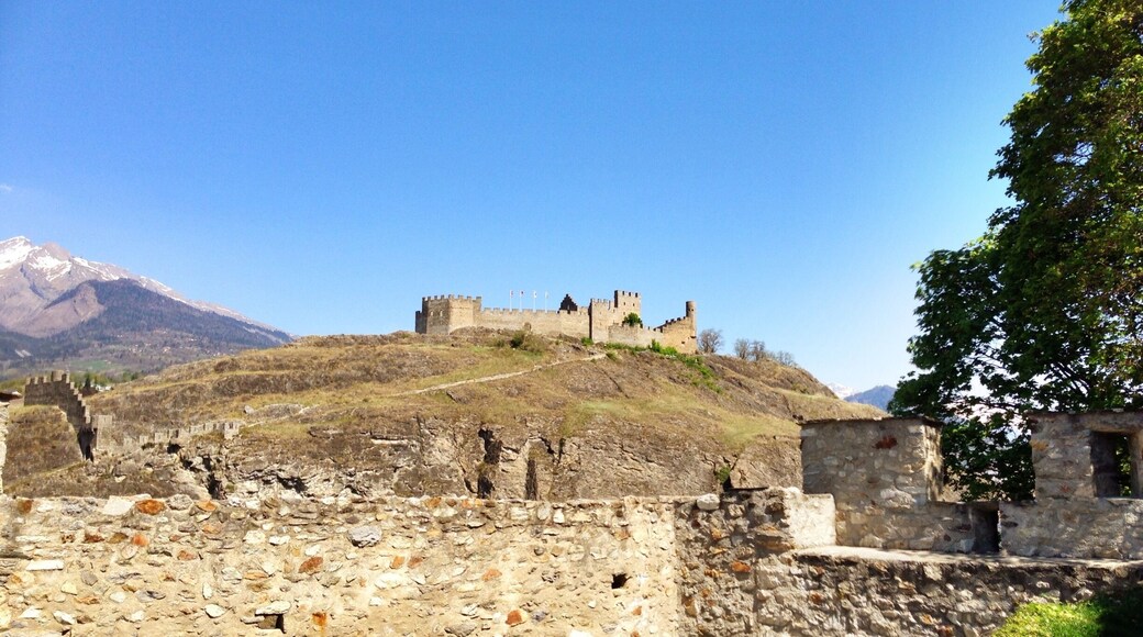 A nice little town with a hill top castle.