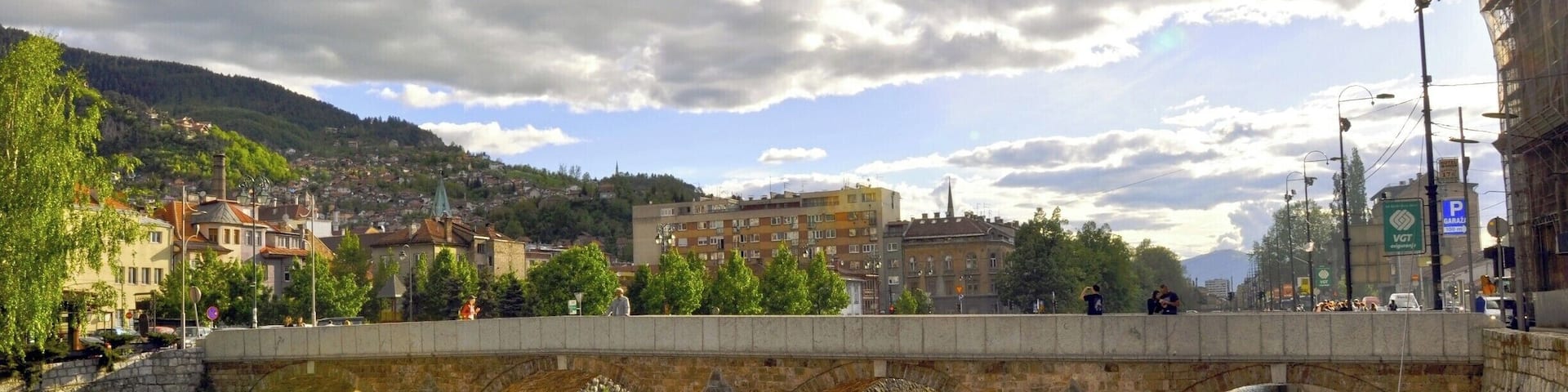 Glavno mesto bosne je seveda obvezen postanek v Bosni in nasploh na balkanu. Eno bolj prijetnih mest ...
#Bosnia #Sarajevo #bridge #Balkan