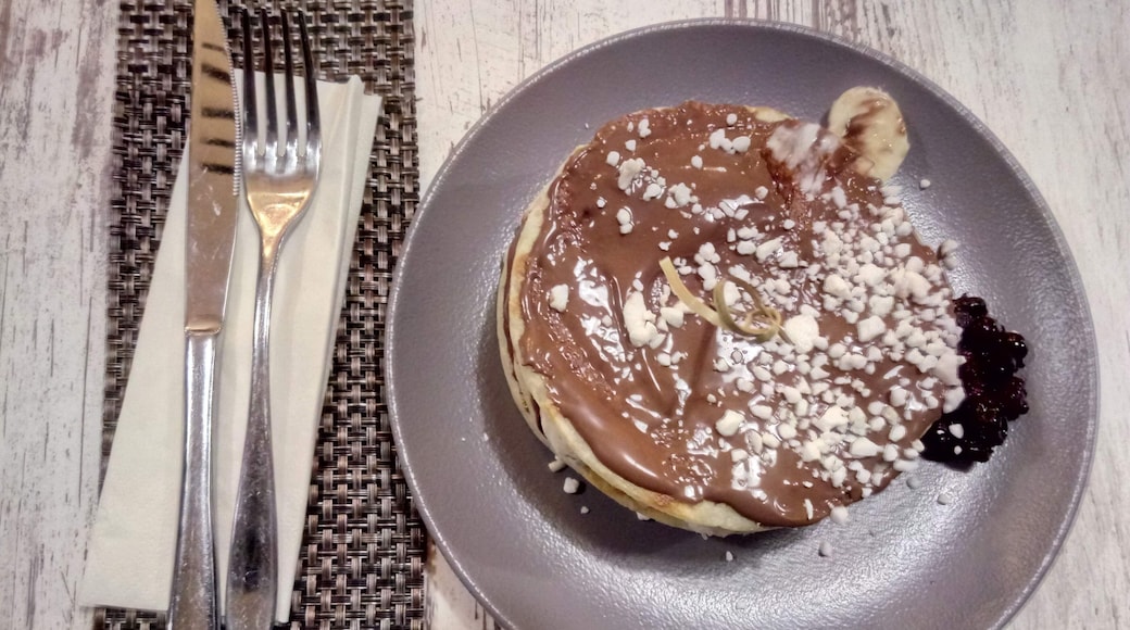 Very good sendwiches and different types of pancakes and other desserts.
I like to come here because it's a quiet place. The music it's not loud and interior is wonderful.
#food #sarajevo