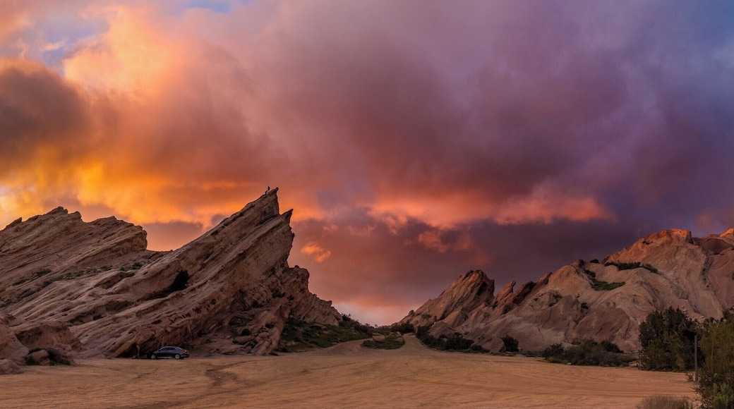 The famous Vasquez Rocks, where countless movies, music videos, TV shows and more were filmed.
#Free
#LikeALocal
#TroveOn
#StunningStructures
#FindingtheUniverse
#artvin #sefayamak #beautifuldestinations #igtravel #passionpassport #wonderful_places #landscapephotography #landscapes #natgeotravel #travelphoto #bestvacations #ourplanetdaily #stayandwonder #breathtaking #landscapelovers #traveldeeper #wonderlust #amazingview #worldplaces #bbctravel #beautifulplaces #nakedplanet #citybestpics #earthofficial #tasteintravel #turkeyday #discoverglobe #worldtravelpics #mountains #gooutside