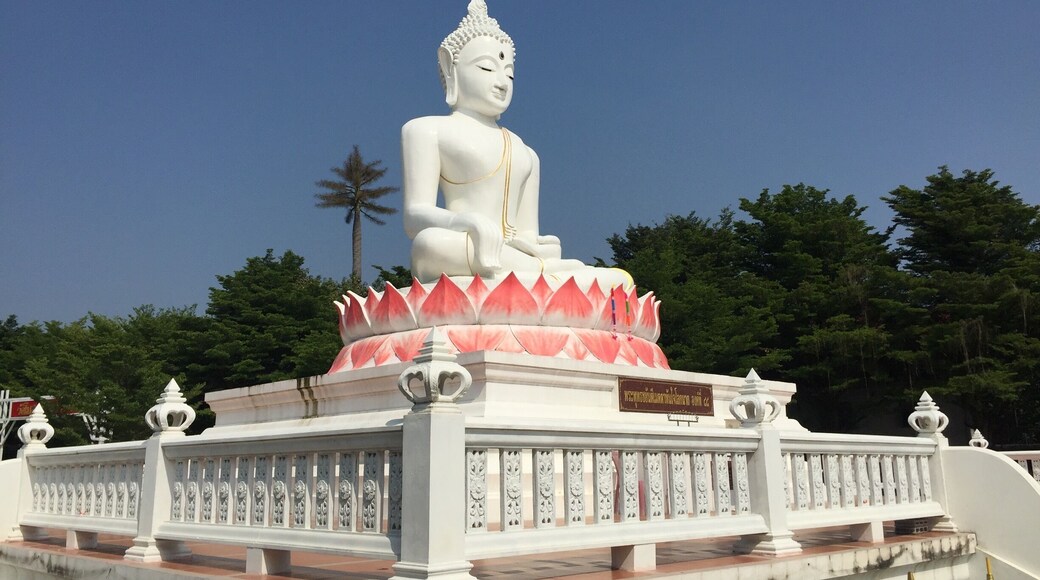 The White Buddha at Wat Bot.